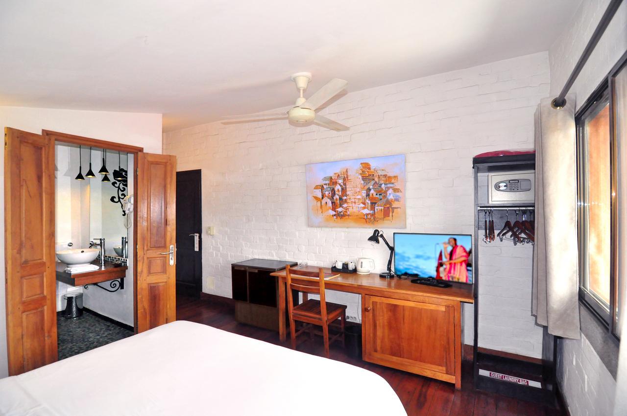 Rova Hotel Antananarivo Exteriör bild
