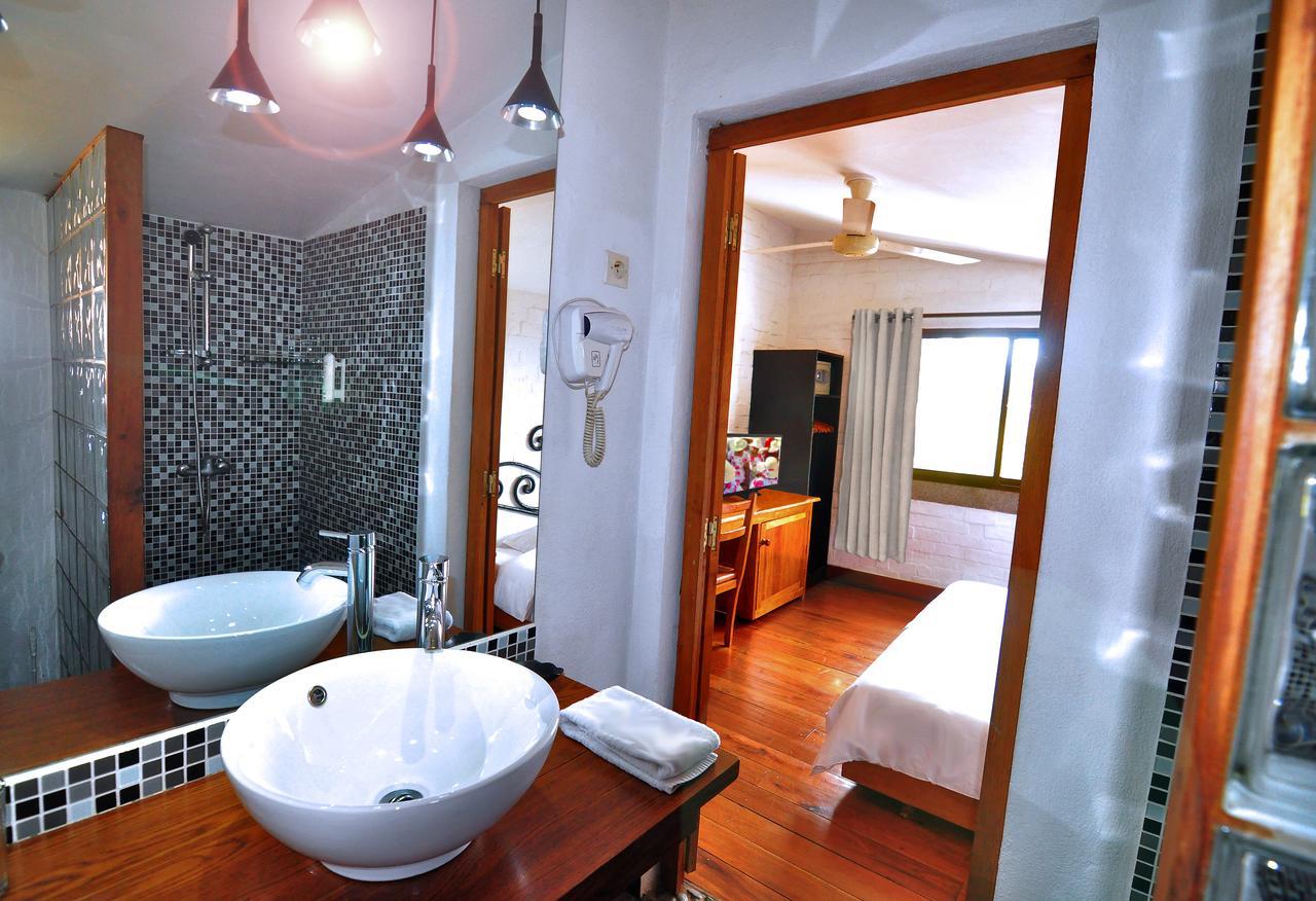 Rova Hotel Antananarivo Exteriör bild